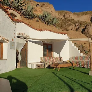 Сasa de vacaciones Creatively Designed Cavehouse With Jacuzzi, Gorafe